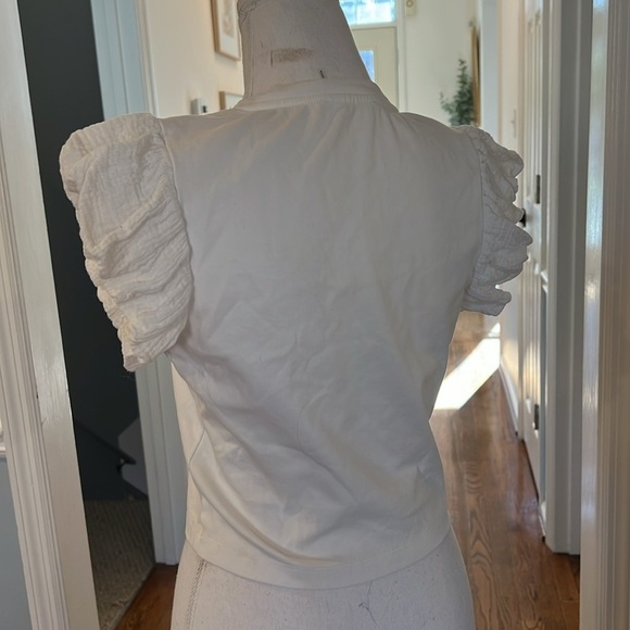 NWOT WHITE CROP TOP WITH RUFFLE CAP SLEEVES - SIZE SMALL - Picture 4 of 6
